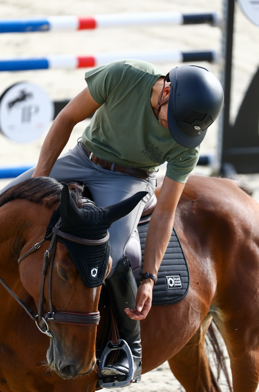 Flex-on Armet Paardrijhelm Dark Mixte Zwart Korte Klep Bruine Kinband