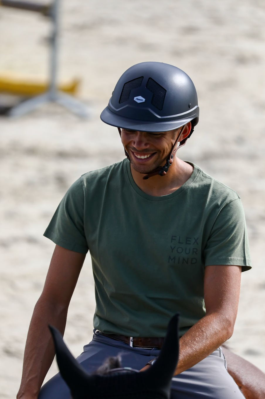 Flex-on Armet Paardrijhelm Dark Mixte Zwart Korte Klep Bruine Kinband