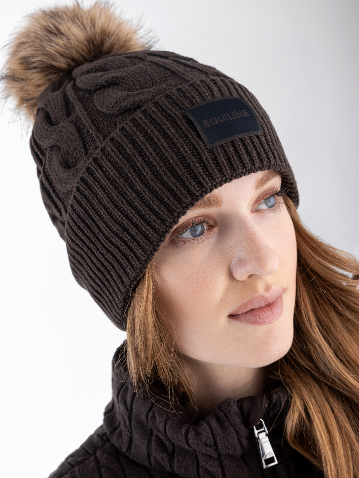 Equiline Bonnet Tricoté à Pompon Eqgat Coffee Bean