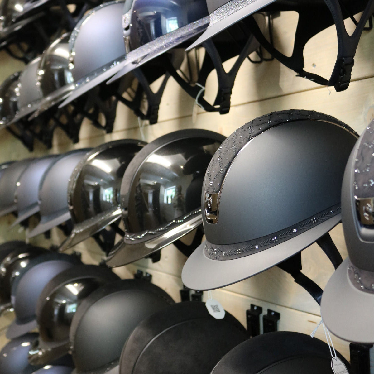 Horse Riders Classics meer dan 200 helmen in stock