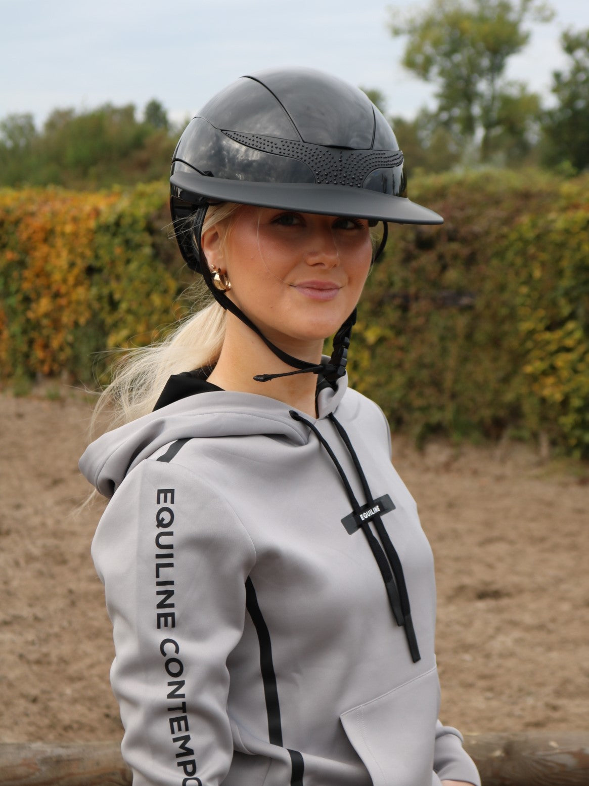 Casque d'équitation Equiline Xanto avec visière soleil Gloss Strass Noir